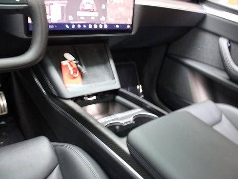 Used 2022 Tesla Model X Plaid image 45