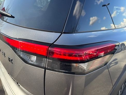 Used 2025 Nissan Pathfinder Platinum w/ Black Appearance Package image 44