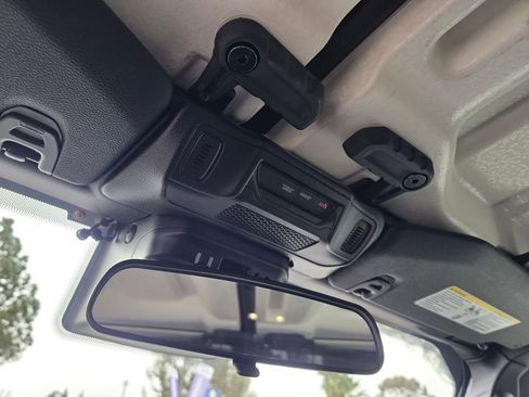 Used 2025 Jeep Wrangler Unlimited Rubicon image 40