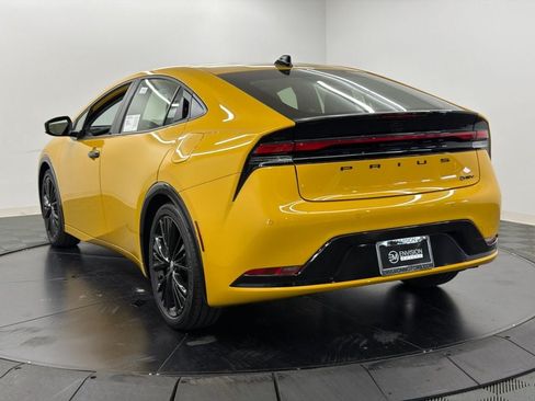 New 2027 Toyota Prius FWD image 11