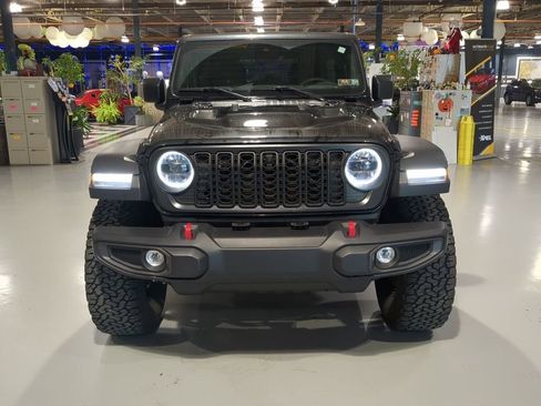 Used 2025 Jeep Wrangler Unlimited Rubicon w/ XTREMEE 35" Tire Package image 3