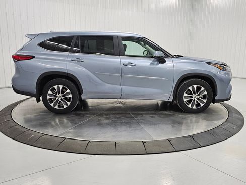 Used 2023 Toyota Highlander XLE image 38