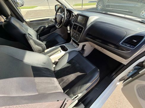 Used 2018 Dodge Grand Caravan SXT image 3