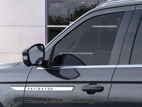 New 2026 Lincoln Navigator Premiere AWD/4WD image 20