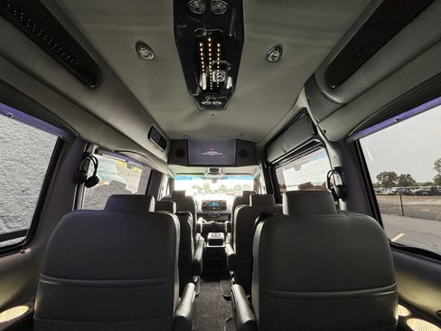 Used 2023 Mercedes-Benz Sprinter 2500 image 3