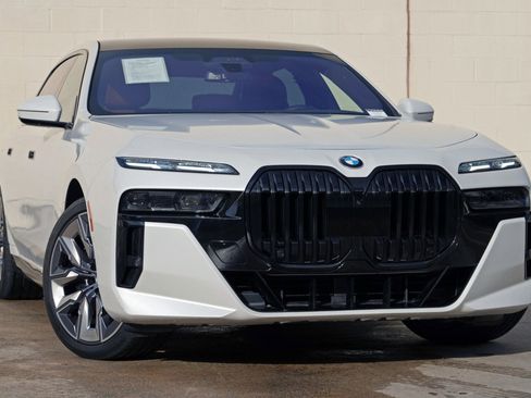 Used 2023 BMW 760i xDrive w/ Executive Package AWD/4WD image 4