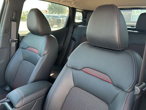 New 2025 Nissan Kicks SR image 11