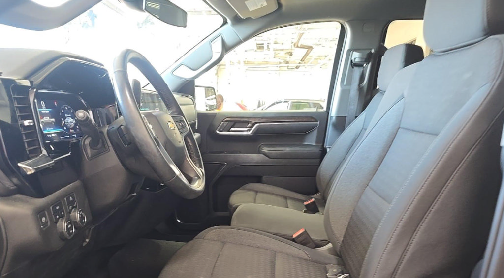 Used 2024 Chevrolet Silverado 1500 LT AWD/4WD image 5