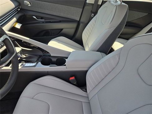 New 2025 Hyundai Elantra Limited image 14