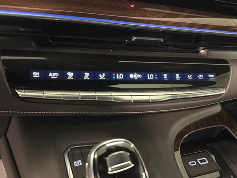 Used 2022 Cadillac Escalade Sport Platinum w/ Heavy-Duty Trailer Package AWD/4WD image 39