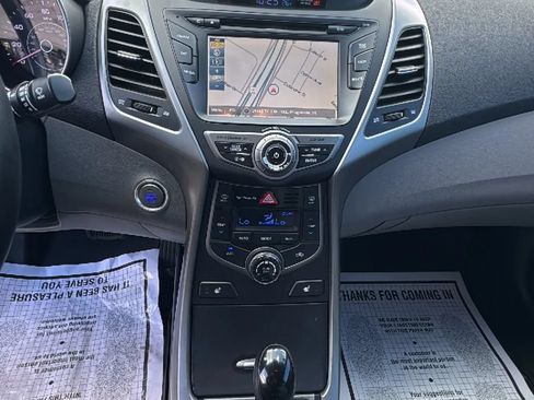 Used 2016 Hyundai Elantra Limited w/ Option Group 04 FWD image 16