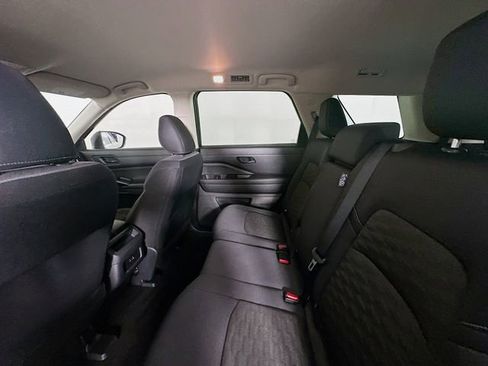 Used 2024 Nissan Pathfinder S FWD image 23