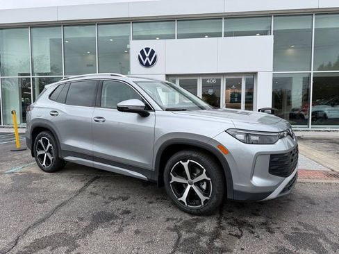 New 2026 Volkswagen Tiguan SE FWD image 1