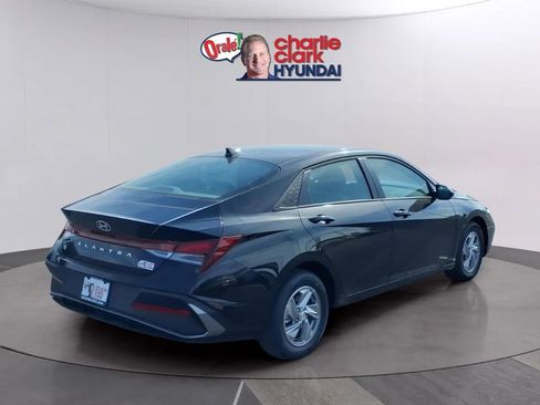 New 2026 Hyundai Elantra SE FWD image 5