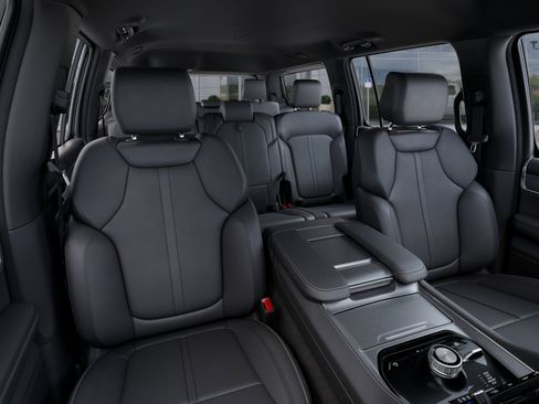 New 2025 Jeep Wagoneer 4WD w/ HD Trailer Tow Package image 30