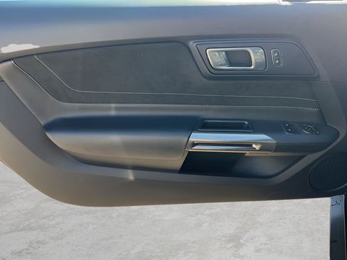 Used 2016 Ford Mustang Shelby GT350 w/ Technology Package image 21