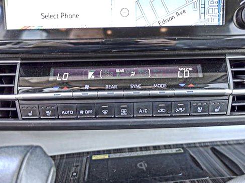 Used 2023 Toyota Sienna Limited AWD/4WD image 19
