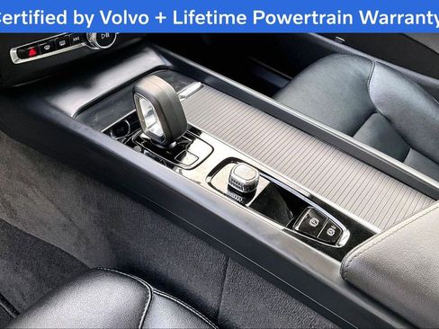 Used 2025 Volvo XC60 B5 Core AWD/4WD image 19