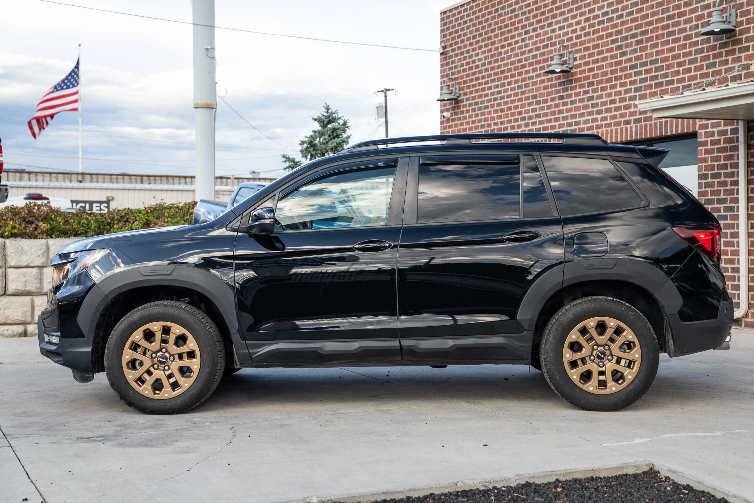 Used 2023 Honda Passport TrailSport image 3
