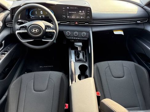 Used 2026 Hyundai Elantra SE FWD image 10