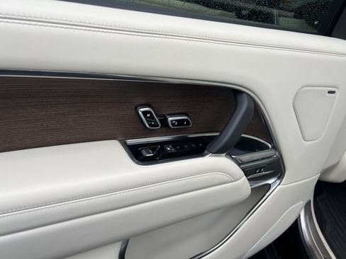 Used 2025 Land Rover Range Rover Long Wheelbase SE image 30