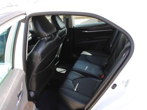 Used 2024 Toyota Camry SE FWD image 9