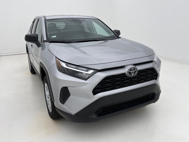 Used 2025 Toyota RAV4 LE AWD/4WD image 3