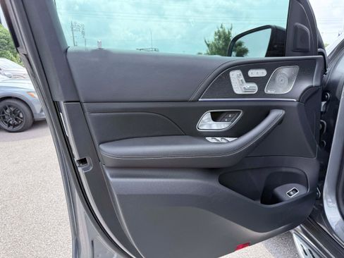 Used 2025 Mercedes-Benz GLS 450 4MATIC image 10