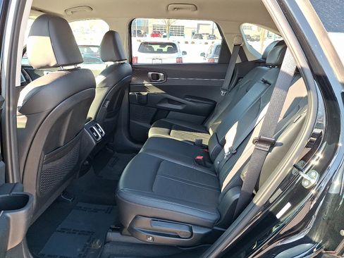 Used 2024 Kia Sorento S image 7
