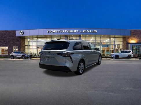 Used 2024 Toyota Sienna XLE w/ XLE Plus Package AWD/4WD image 26