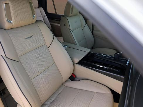 Certified 2024 Cadillac Escalade Premium Luxury image 33