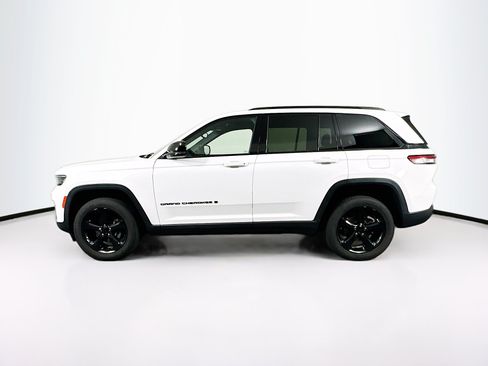 Used 2023 Jeep Grand Cherokee Altitude AWD/4WD image 4