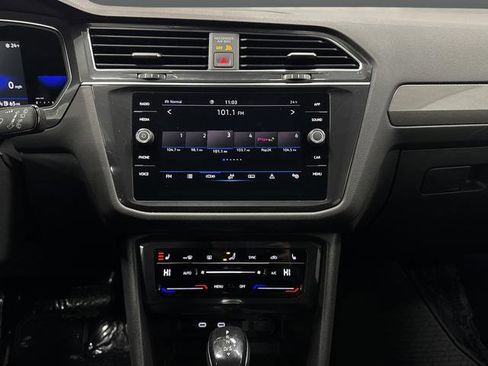 Used 2022 Volkswagen Tiguan SE image 8