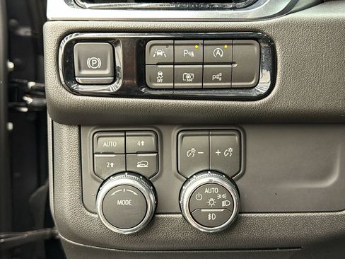 Used 2026 GMC Yukon XL Denali w/ Sun & Power Step Package AWD/4WD image 28