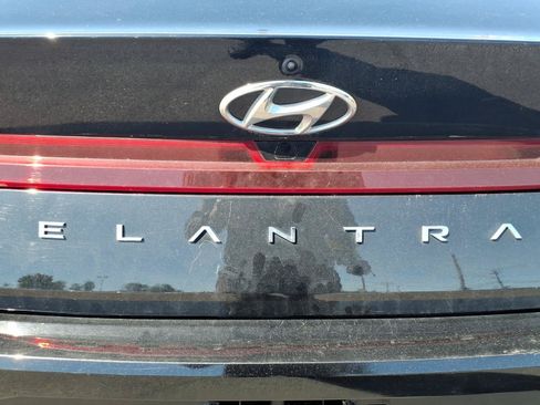 Certified 2023 Hyundai Elantra SEL w/ Preferred Accessory Package FWD image 15