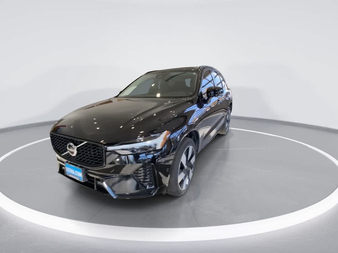 Used 2024 Volvo XC60 T8 Plus w/ Protection Package Premier AWD/4WD image 4