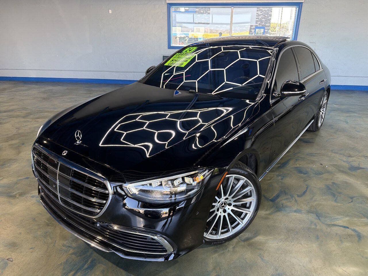 Used 2024 Mercedes-Benz S 580 4MATIC Sedan image 2