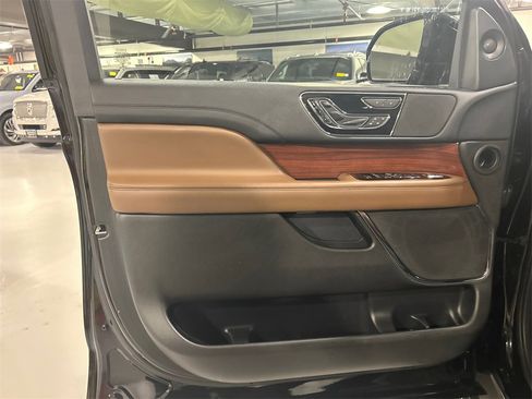 Certified 2022 Lincoln Navigator Reserve image 9