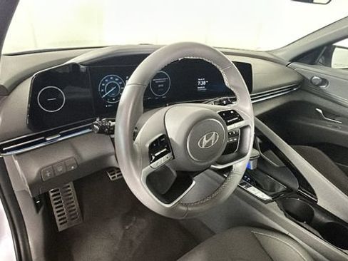 Certified 2025 Hyundai Elantra SEL FWD image 13