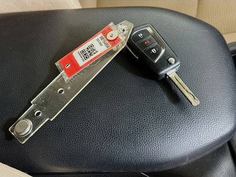 Used 2024 Toyota RAV4 LE AWD/4WD image 32