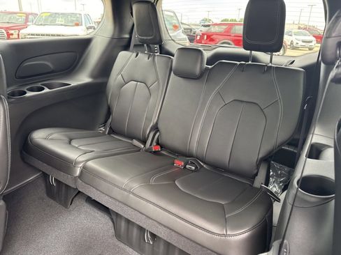 New 2026 Chrysler Pacifica Select image 19