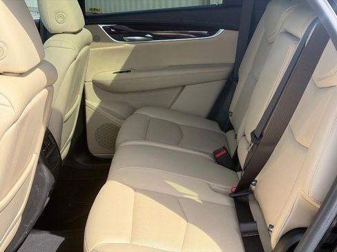 Used 2018 Cadillac XT5 Premium Luxury AWD/4WD image 10