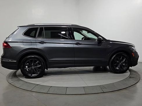 Certified 2024 Volkswagen Tiguan SE w/ Panoramic Sunroof Package image 8