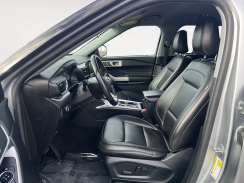 Used 2023 Ford Explorer XLT w/ Equipment Group 202A image 9