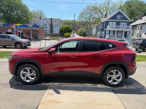 New 2026 Chevrolet Trax LS w/ LS Convenience Package FWD image 2