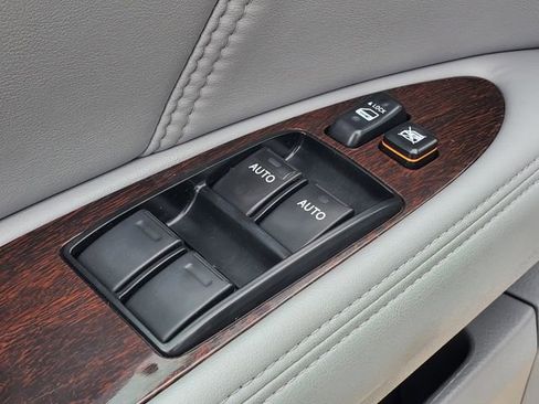 Used 2009 Toyota Avalon Limited image 8