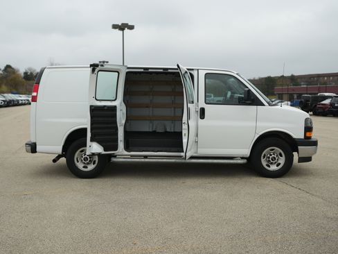 Used 2023 GMC Savana 2500 w/ Driver Convenience Package image 12