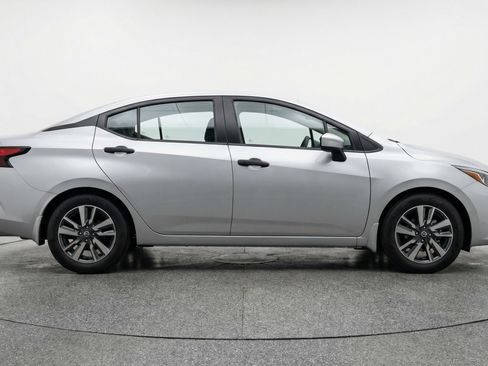 Used 2025 Nissan Versa SV image 11