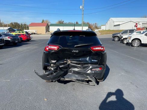Used 2018 Jeep Cherokee Latitude FWD image 4