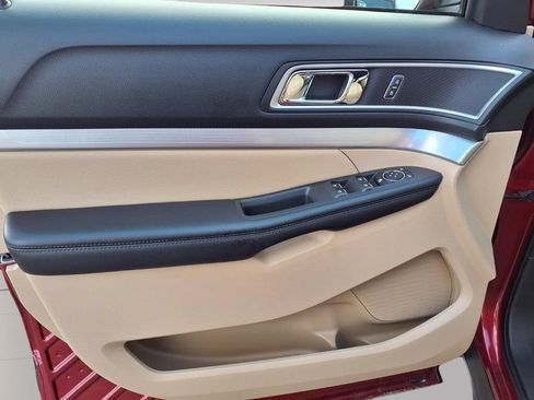 Used 2017 Ford Explorer XLT w/ Equipment Group 202A FWD image 13